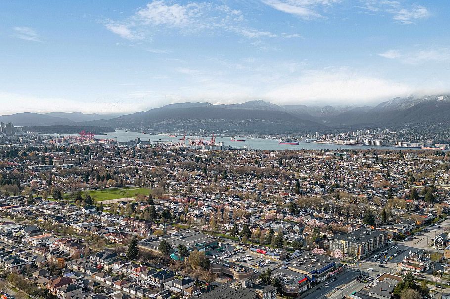 2958 E 4th Avenue Vancouver, BC - 15