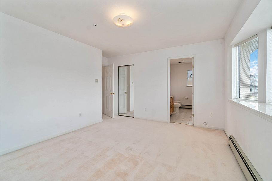 2667 E 47th Avenue Vancouver, BC - 23