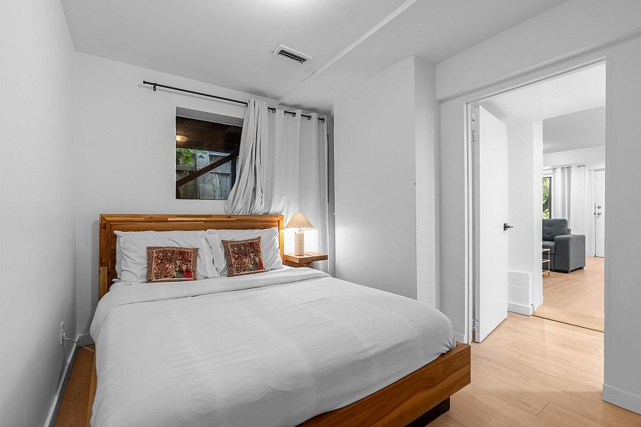 1835 Arborlynn Drive North Vancouver, BC - 24