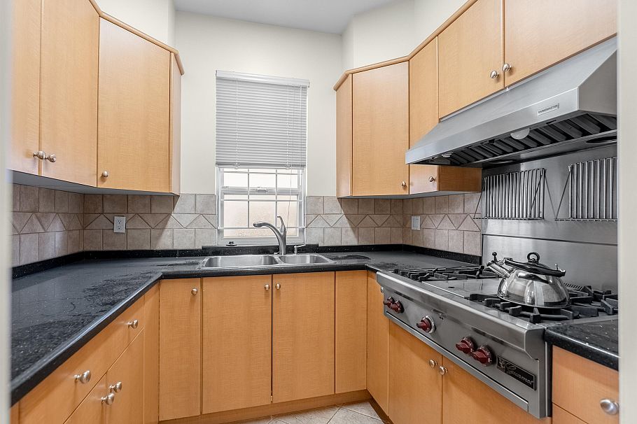 8038 Selkirk Street Vancouver, BC - 13