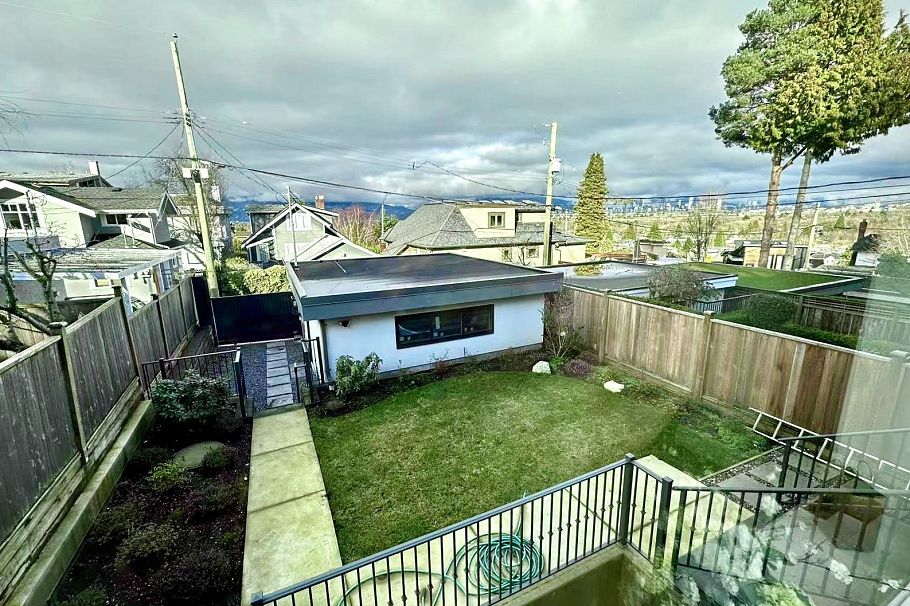 3349 W 19th Avenue Vancouver, BC - 7