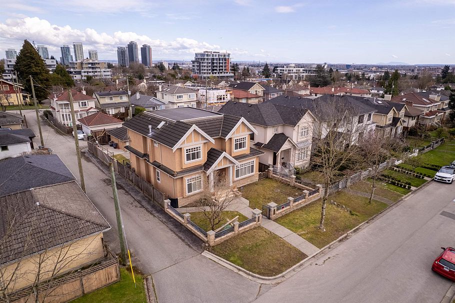 8038 Selkirk Street Vancouver, BC - 38