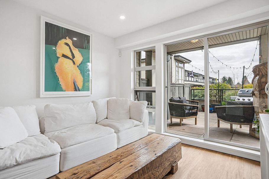 218 4550 Fraser Street Vancouver, BC - 4