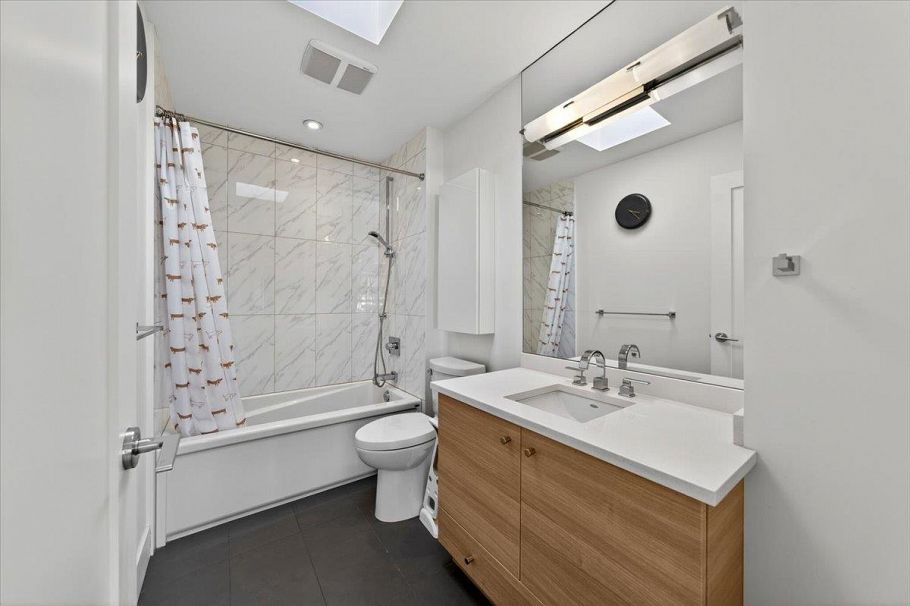 2 252 E 19th Street North Vancouver, BC - 17