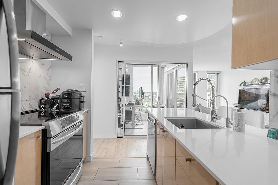 2605 1008 Cambie Street Vancouver, BC - 10