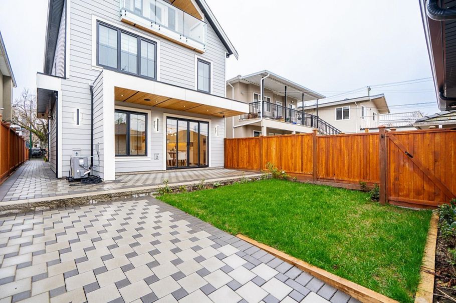 2 150 E 51st Avenue Vancouver, BC - 16