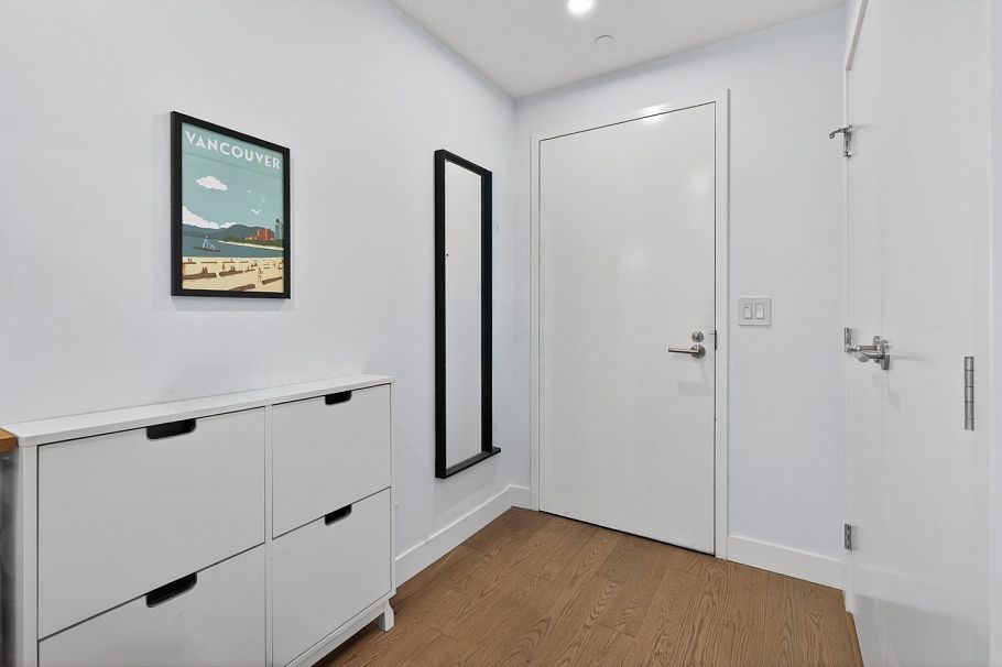 2809 1480 Howe Street Vancouver, BC - 2