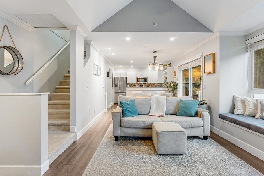 18 1073 Lynn Valley Road North Vancouver, BC - 2