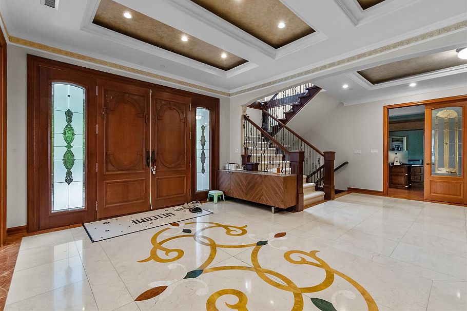 1155 W 54th Avenue Vancouver, BC - 2