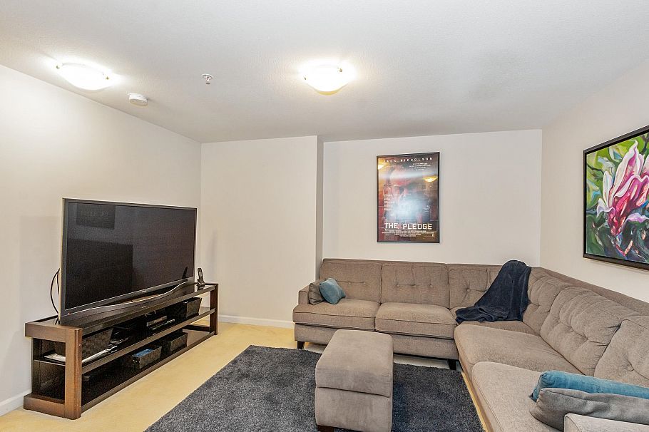 168 W 1st Street North Vancouver, BC - 22