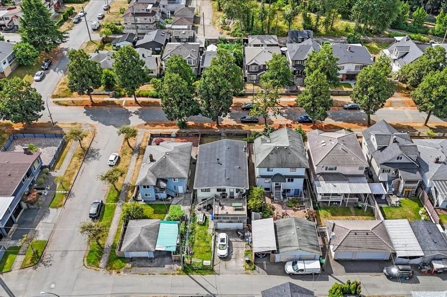 2593 E 25th Avenue Vancouver, BC - 7