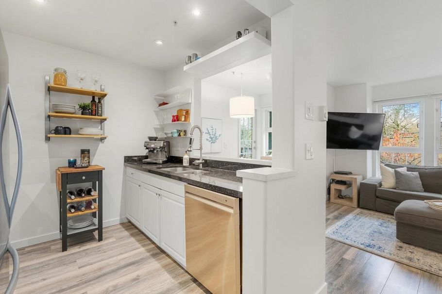 305 1915 E Georgia Street Vancouver, BC - 4