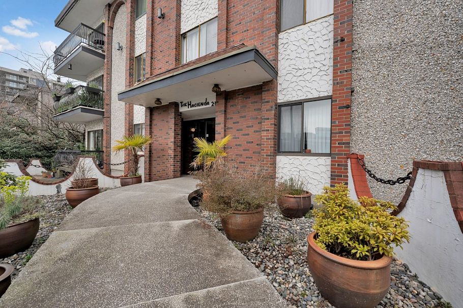 103 214 E 15th Street North Vancouver, BC - 26