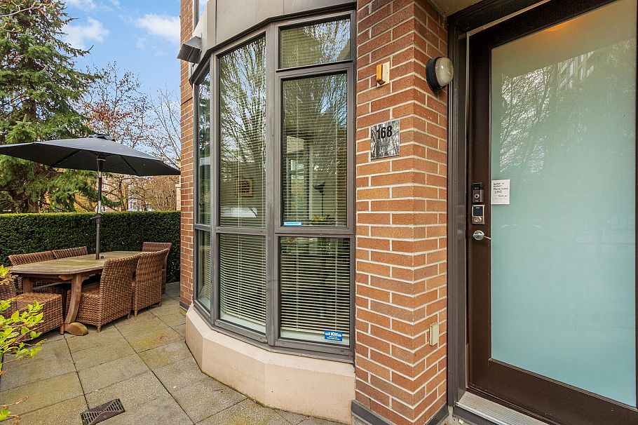 168 W 1st Street North Vancouver, BC - 25