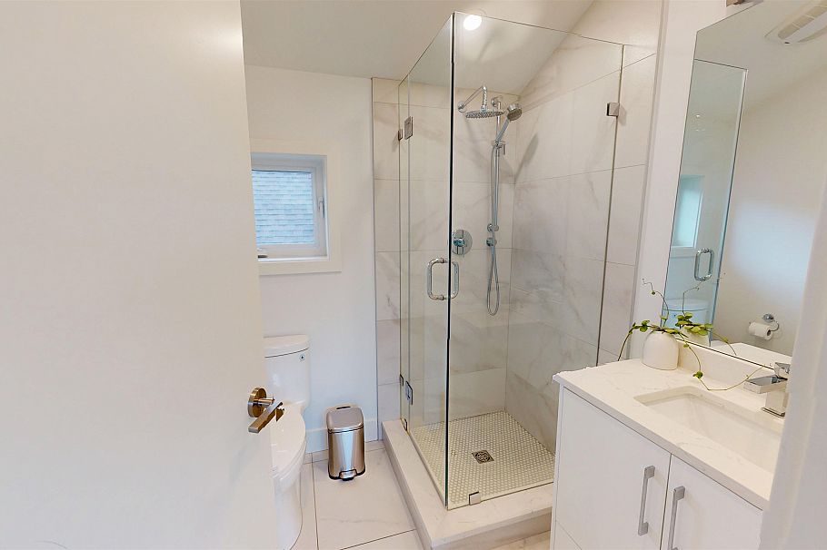 1260 E 14th Avenue Vancouver, BC - 16