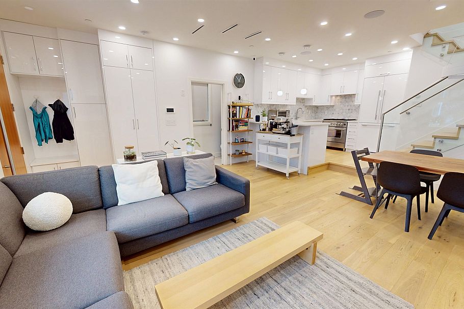 1260 E 14th Avenue Vancouver, BC - 3