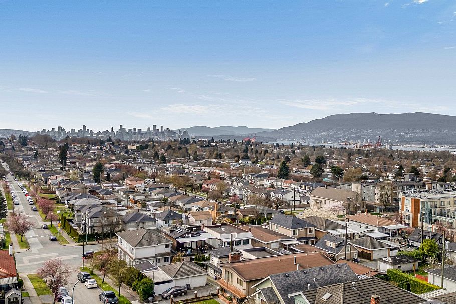 2958 E 4th Avenue Vancouver, BC - 7