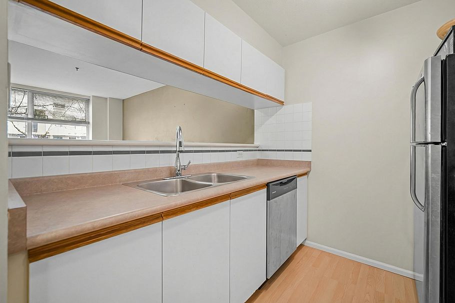 204 3168 Laurel Street Vancouver, BC - 11