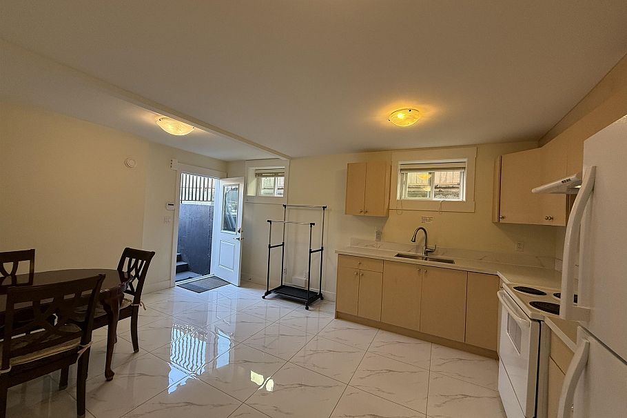 Basement Suite 44XX HUXLEY AVENUE, Burnaby BC V5G 3E9 Burnaby, BC - 10