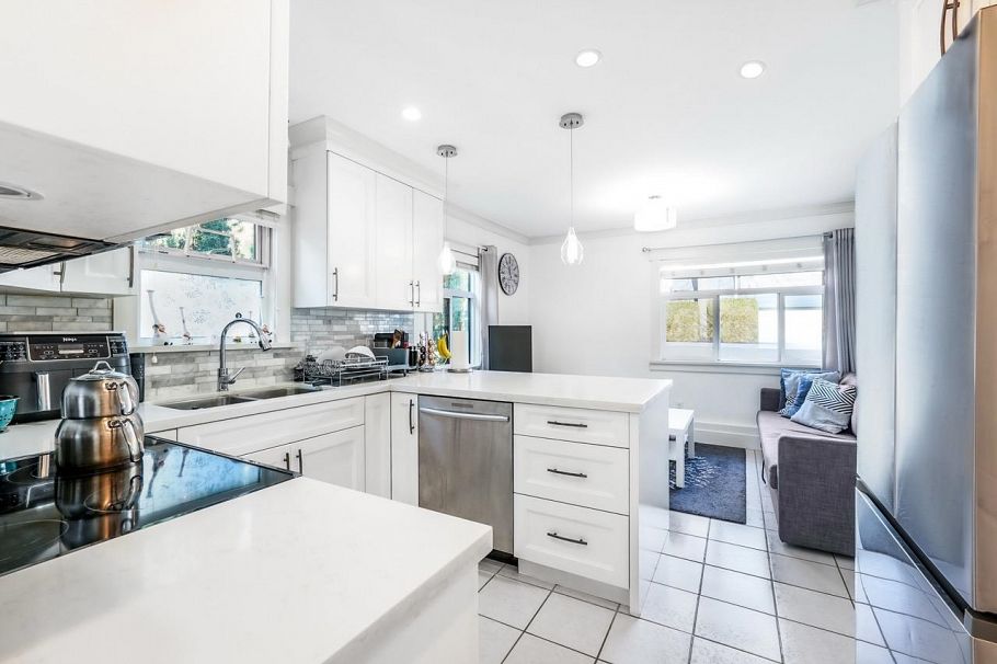 38 889 Tobruck Avenue North Vancouver, BC - 25