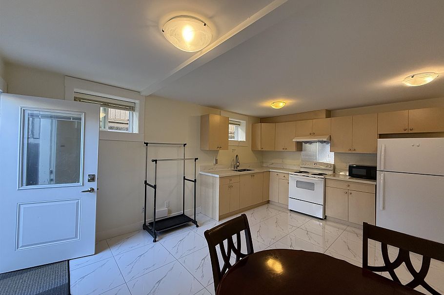 Basement Suite 44XX HUXLEY AVENUE, Burnaby BC V5G 3E9 Burnaby, BC - 13