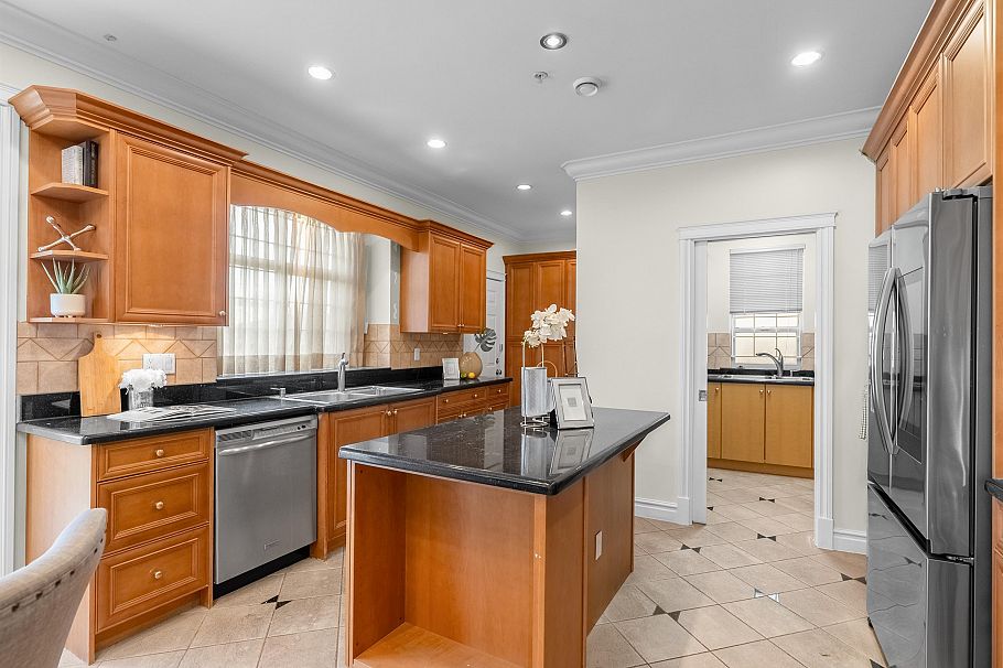 8038 Selkirk Street Vancouver, BC - 11