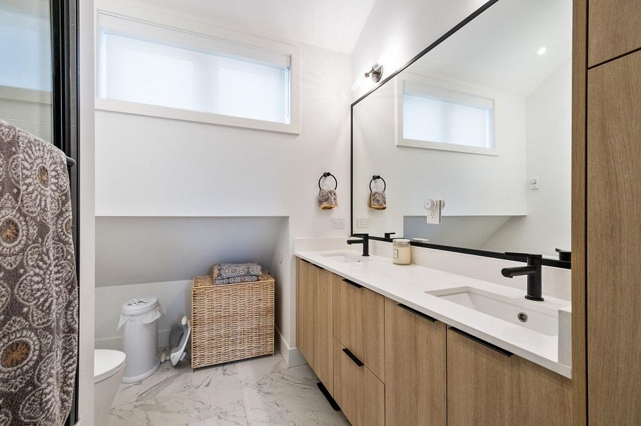 720 E 30th Avenue Vancouver, BC - 12