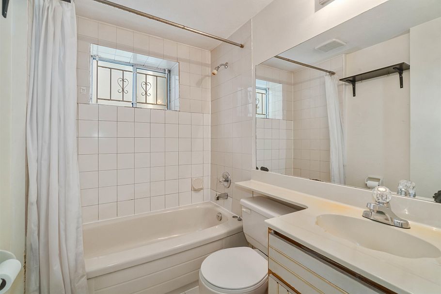 2667 E 47th Avenue Vancouver, BC - 30