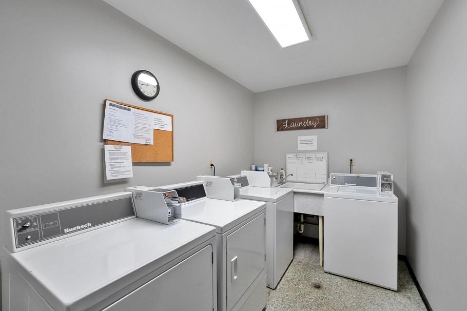 103 214 E 15th Street North Vancouver, BC - 25