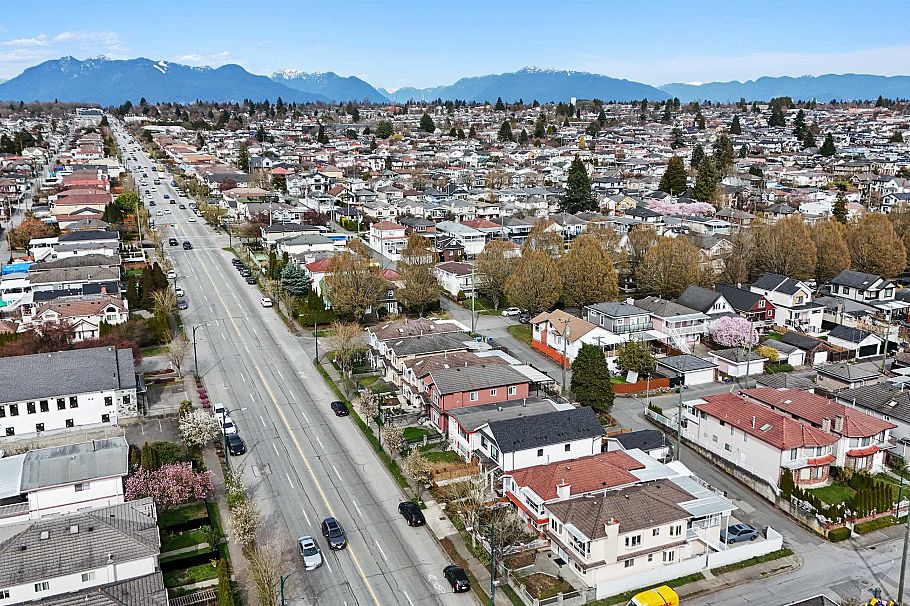 7656 Main Street Vancouver, BC - 2