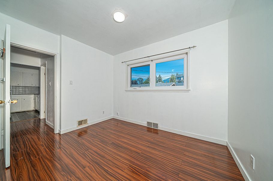 432 W 25th Street North Vancouver, BC - 19