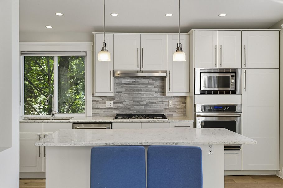 884 Wellington Drive North Vancouver, BC - 14