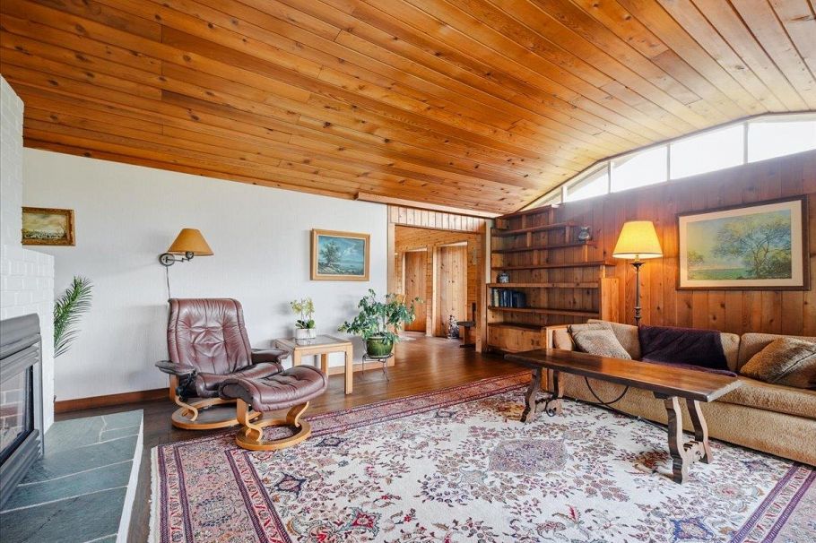 809 Roslyn Boulevard North Vancouver, BC - 13