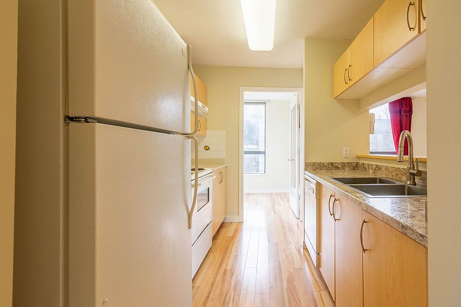 305 3588 Crowley Drive Vancouver, BC - 7