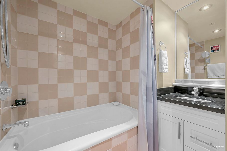 1501 1003 Burnaby Street Vancouver, BC - 19