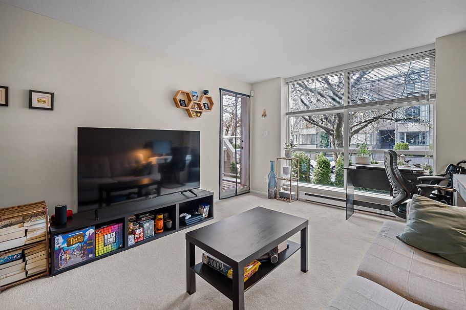 204 3168 Laurel Street Vancouver, BC - 4