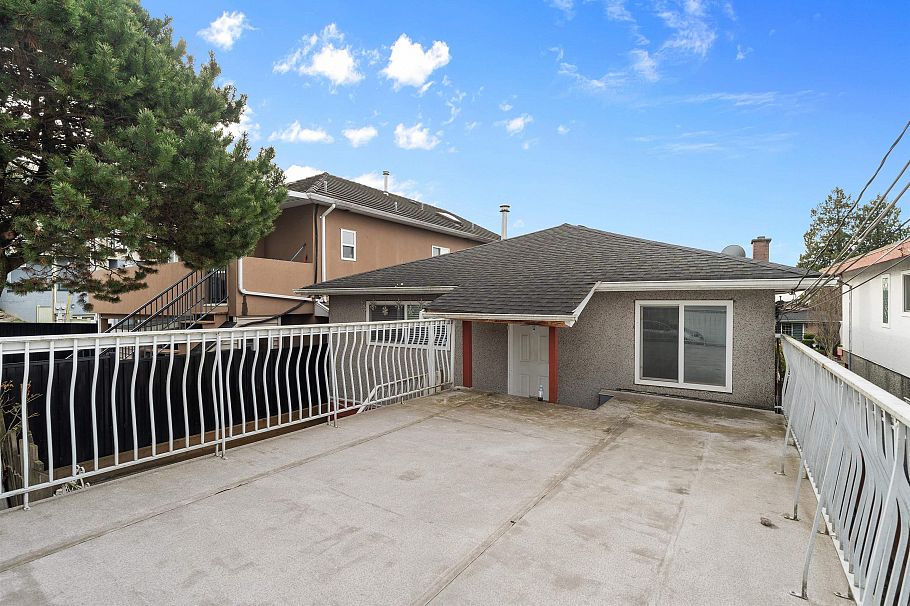 657 E 57th Avenue Vancouver, BC - 24