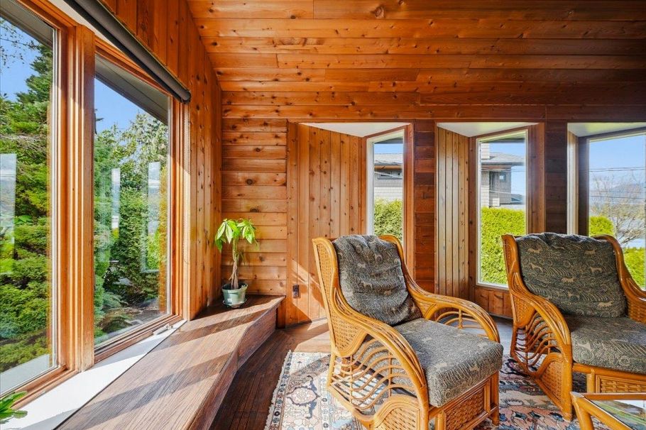 809 Roslyn Boulevard North Vancouver, BC - 11