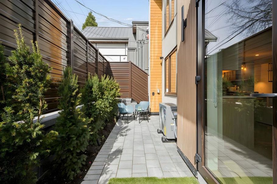 2 3393 Victoria Drive Vancouver, BC - 20