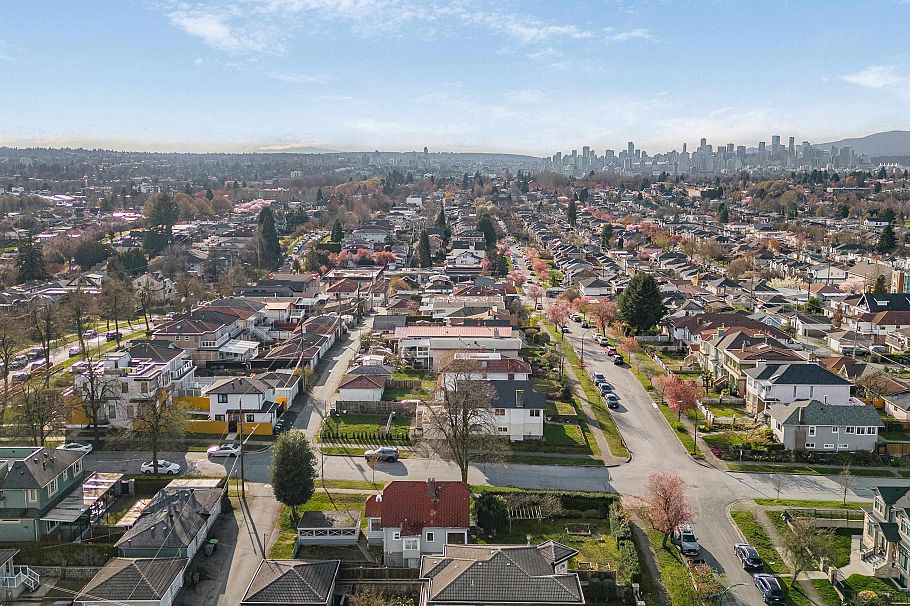 2958 E 4th Avenue Vancouver, BC - 17