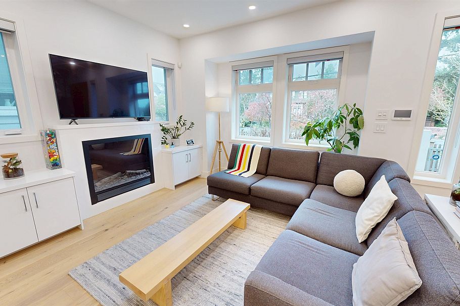 1260 E 14th Avenue Vancouver, BC - 2