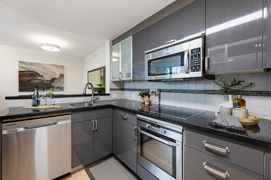 TH4 1889 Rosser Avenue Burnaby, BC - 12