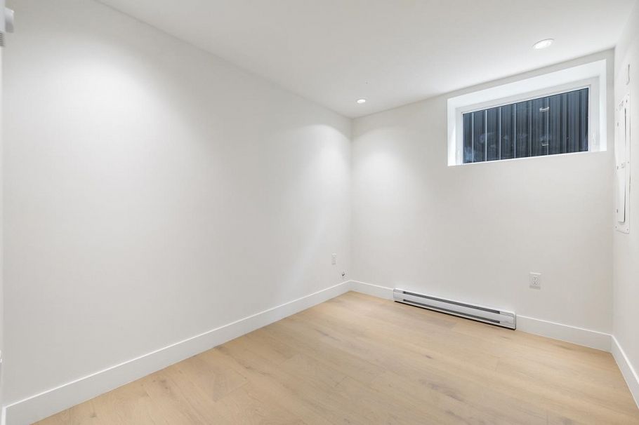 1 366 E 64th Avenue Vancouver, BC - 17