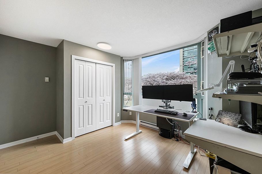 TH4 1889 Rosser Avenue Burnaby, BC - 24