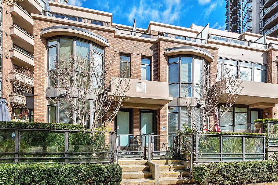 168 W 1st Street North Vancouver, BC - 1