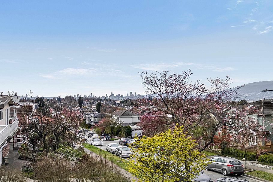 2958 E 4th Avenue Vancouver, BC - 12