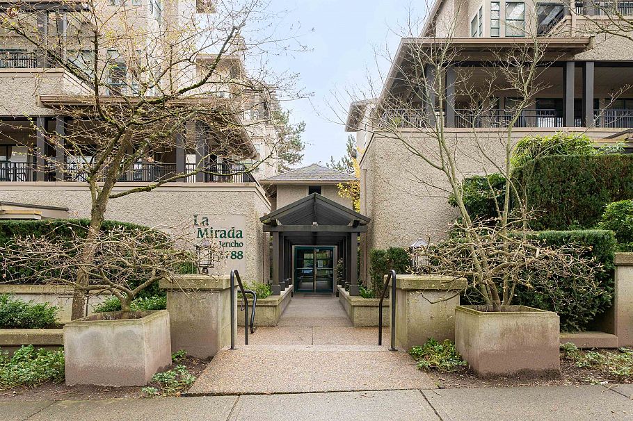 205 3788 W 8th Avenue Vancouver, BC - 2