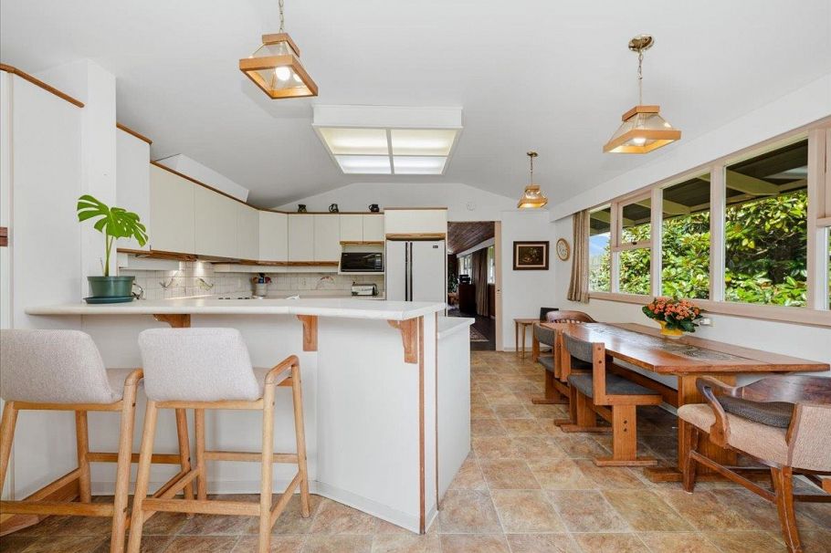 809 Roslyn Boulevard North Vancouver, BC - 18