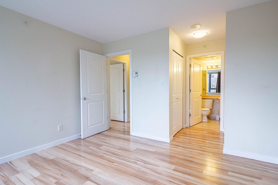 305 3588 Crowley Drive Vancouver, BC - 10