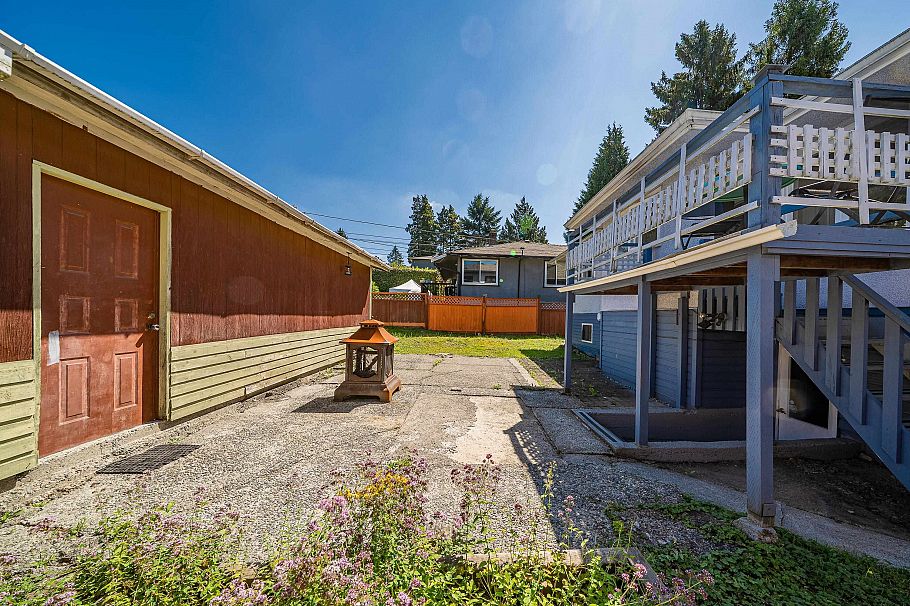 432 W 25th Street North Vancouver, BC - 31